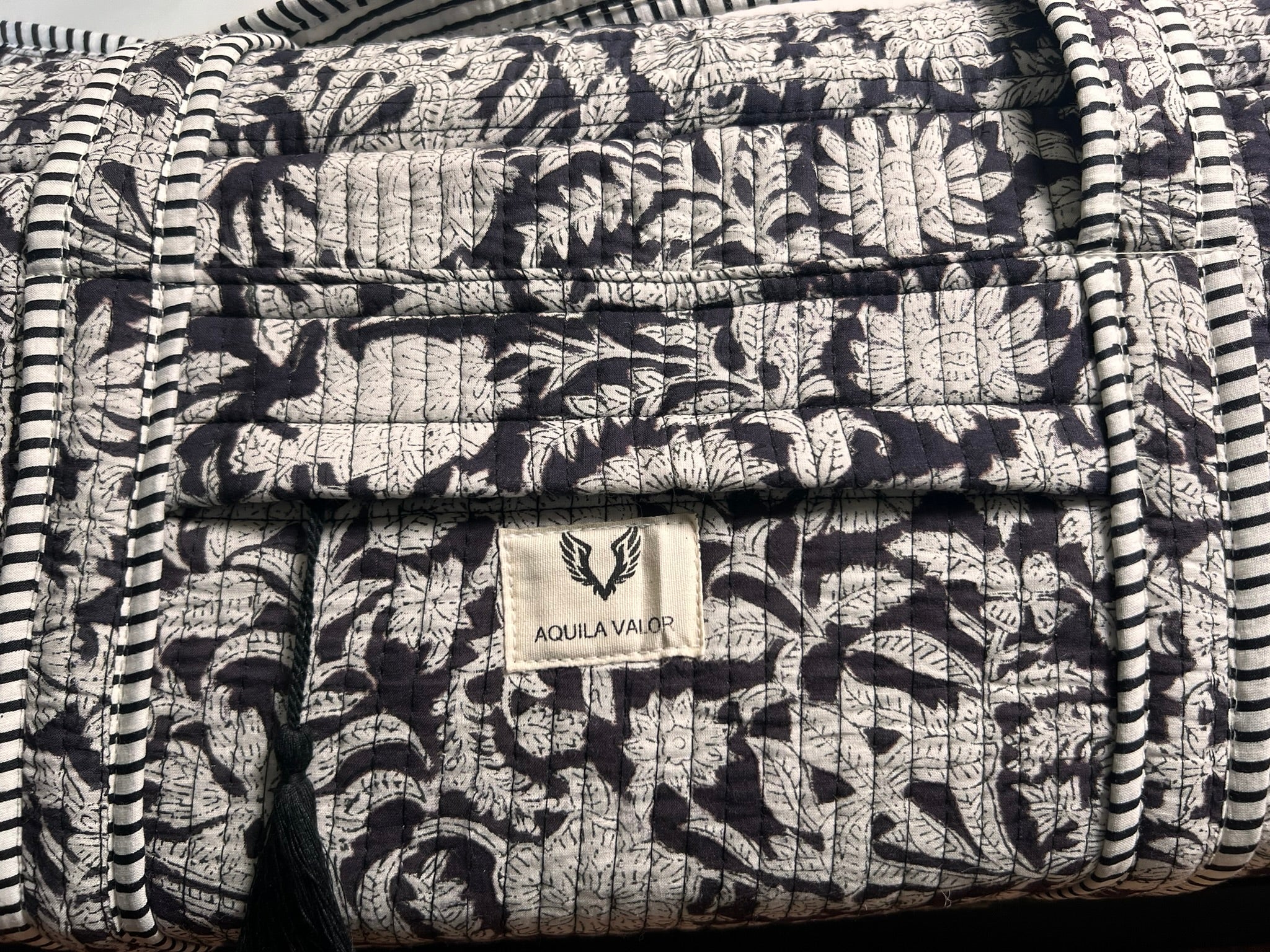 Charcoal Bloom - Your mindful Companion